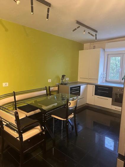 Apartament cu 3 camere decomandat, mobilat în Lunei