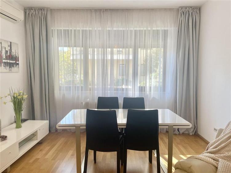 Apartament cu 3 camere decomandat, mobilat în Nordului