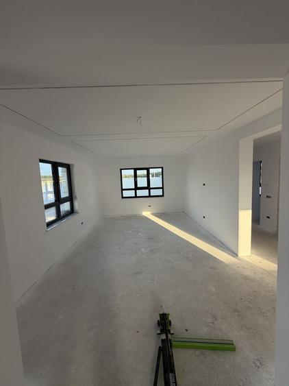Casă cu 4 camere în Exterior Vest