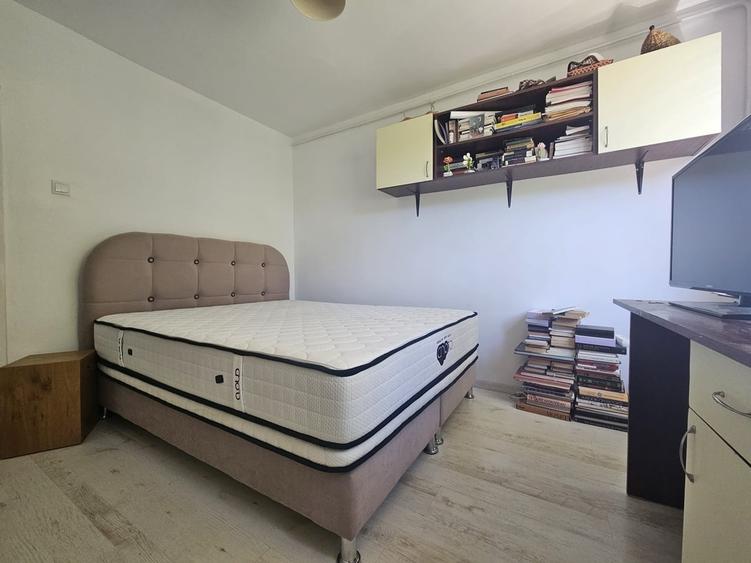 Apartament cu 4 camere decomandat în Berceni