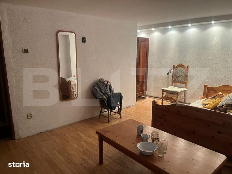 Casă cu 4 camere în Leamna de Sus