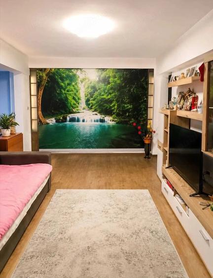 Apartament cu 3 camere semidecomandat, mobilat în Central