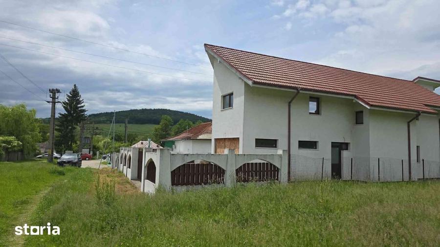 Casă cu 6 camere cu Teren 1601 Mp în Bunești