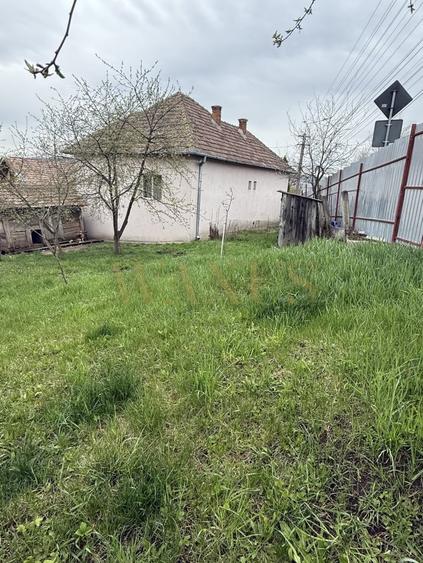 Casă individuală cu 4 camere cu Canalizare în Dâmbul Rotund