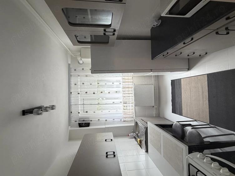 Apartament cu 3 camere semidecomandat în Central