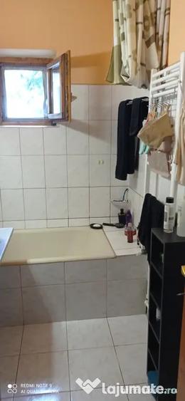Apartament cu 2 camere decomandat în Far