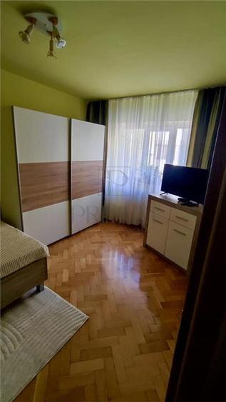 Apartament cu 3 camere semidecomandat în Girocului