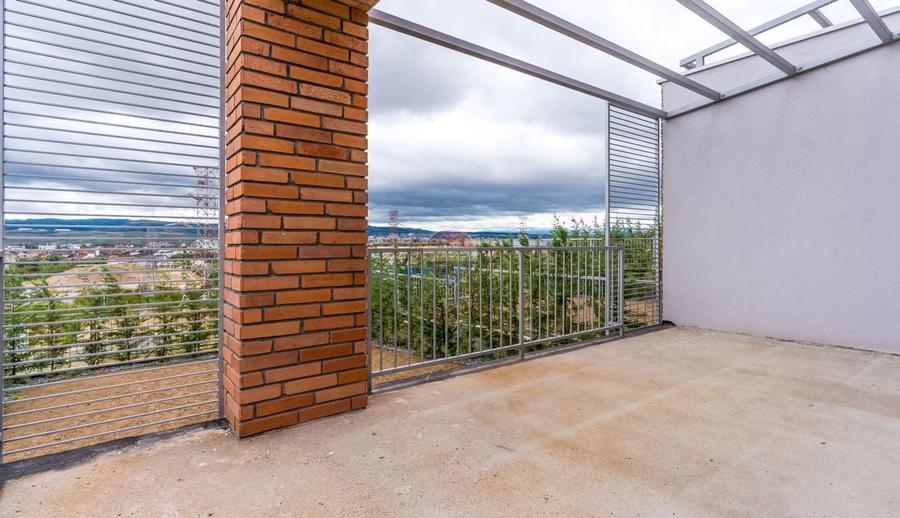 Duplex cu 4 camere cu Teren 325 Mp în Nord-Est