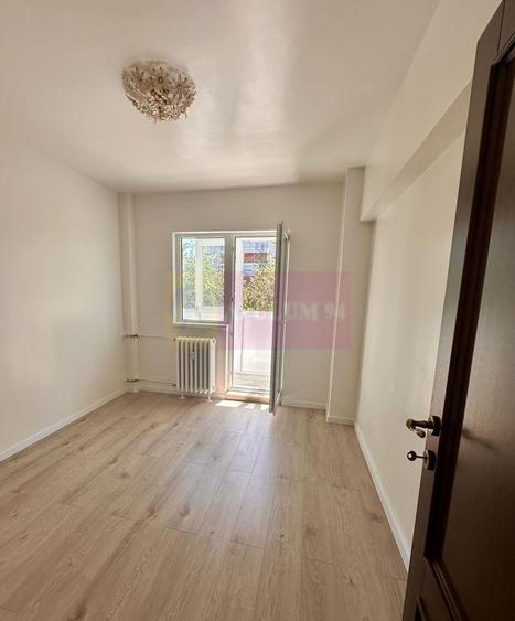 Apartament cu 4 camere semidecomandat în Ștefan cel Mare