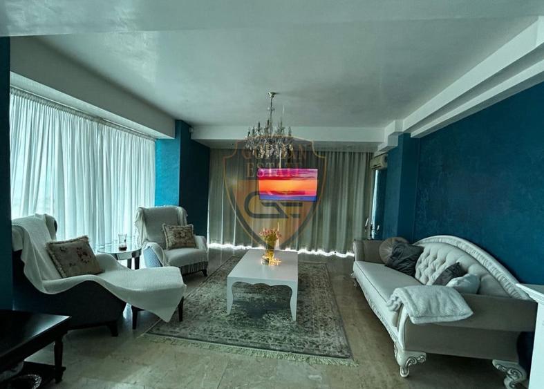 Penthouse cu 4 camere decomandat, mobilat în Mamaia-Sat