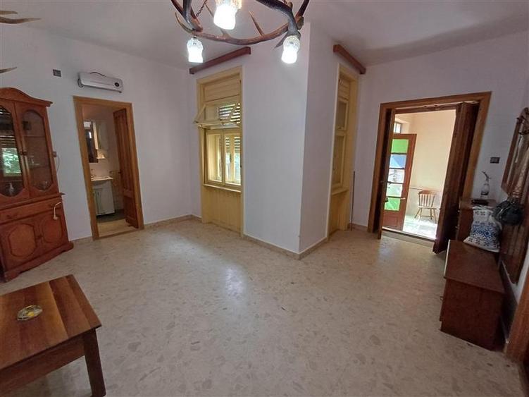 Casă individuală cu 5 camere cu Canalizare în Sud