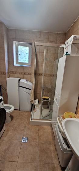 Casă cu 5 camere cu Teren 390 Mp în Odăi