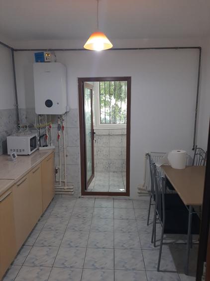 Apartament cu 2 camere decomandat în Lazu