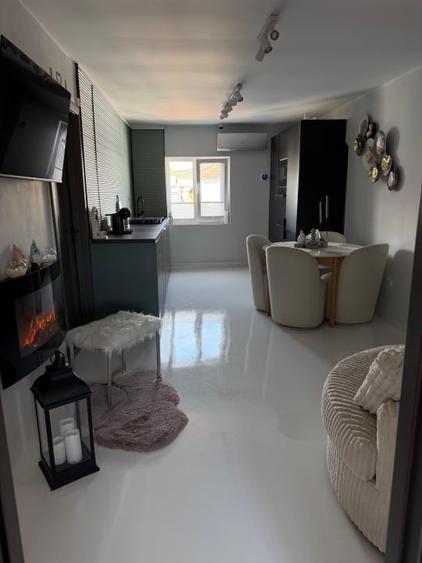 Apartament cu 3 camere decomandat, mobilat în Central