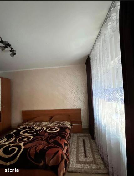 Casă cu 5 camere cu Teren 7700 Mp în Ineu