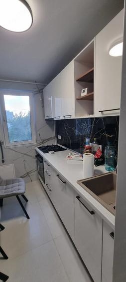Apartament cu 3 camere decomandat în Crișan II