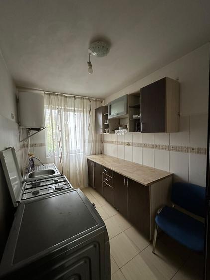 Apartament cu 2 camere decomandat în Podu Roș