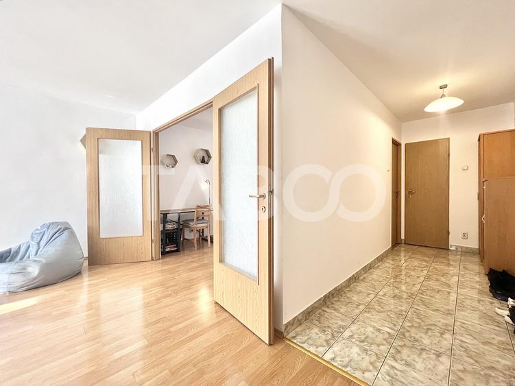 Apartament cu 3 camere semidecomandat, mobilat în Gheorgheni