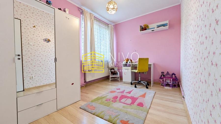 Apartament cu 4 camere decomandat în Tudor