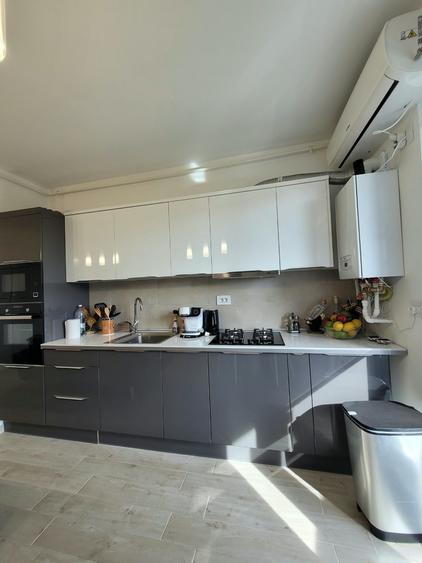 Apartament cu 3 camere semidecomandat în Central