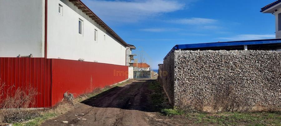 Teren agricol intravilan de 7495 mp, în Est