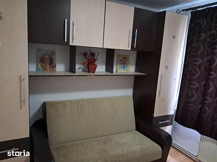 Apartament cu 3 camere decomandat în Lipovei