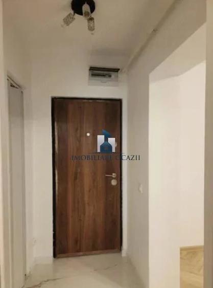 Apartament cu 2 camere semidecomandat în Berceni