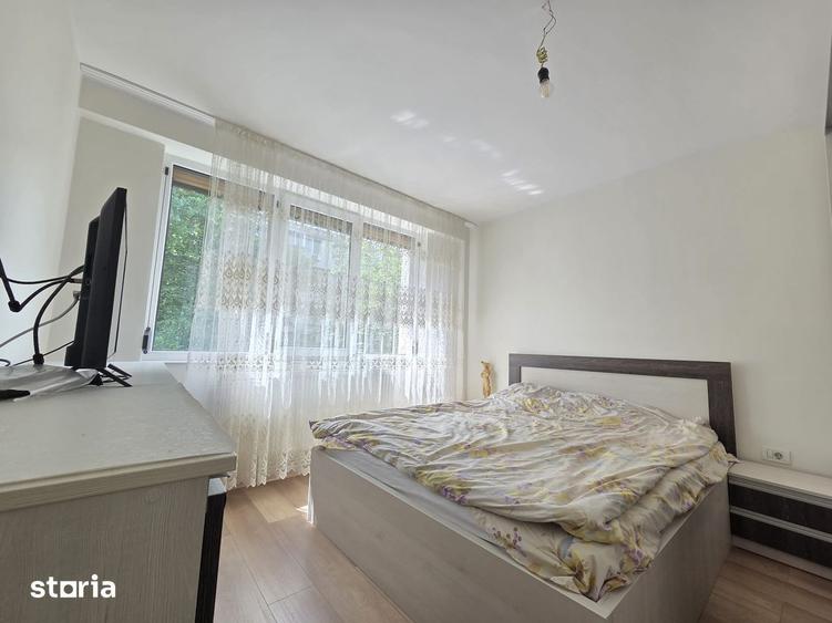Apartament cu 3 camere semidecomandat în Micro 17