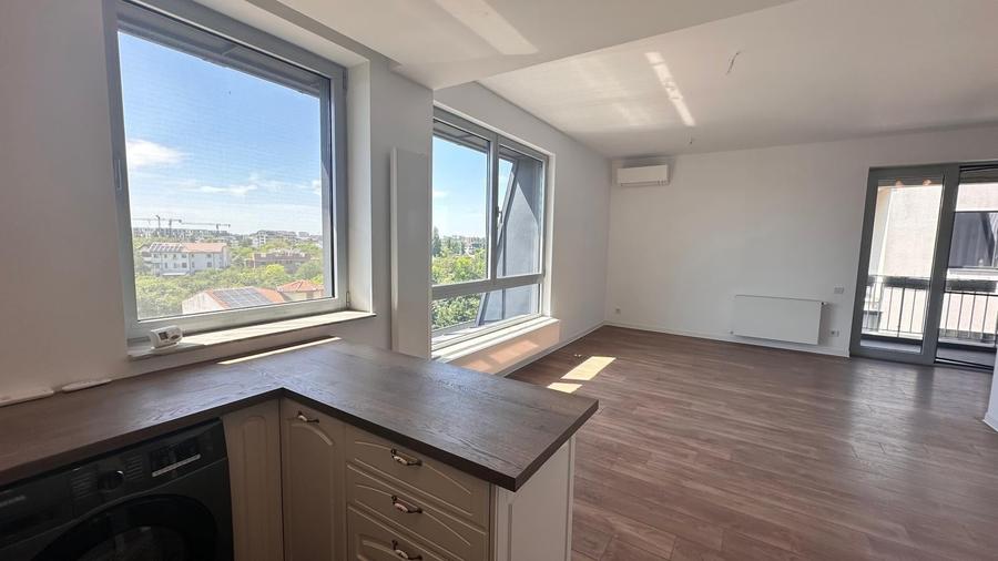 Apartament cu 3 camere semidecomandat, mobilat în Străulești