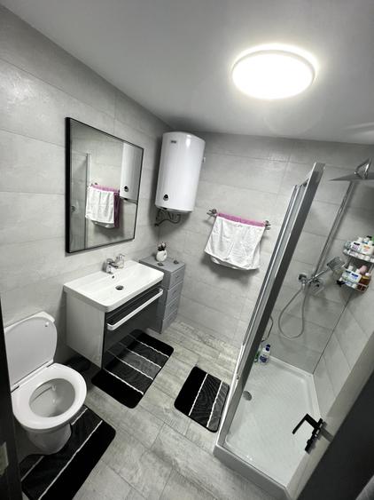 Apartament cu 4 camere decomandat în Central