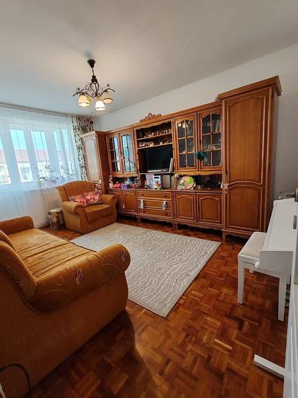 Apartament cu 3 camere decomandat în Central