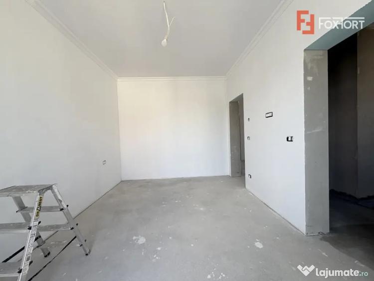 Casă cu 5 camere cu Teren 334 Mp în Dumbrăvița
