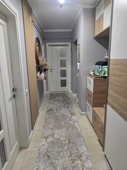 Apartament cu 3 camere semidecomandat în Valea Lupului
