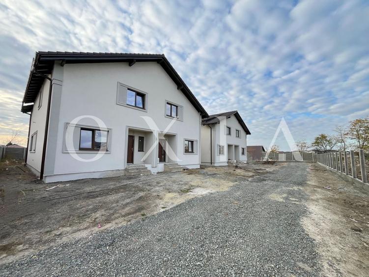 Duplex cu 4 camere cu Canalizare în Moșnița Veche