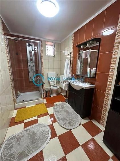 Apartament cu 3 camere decomandat, mobilat în Republicii