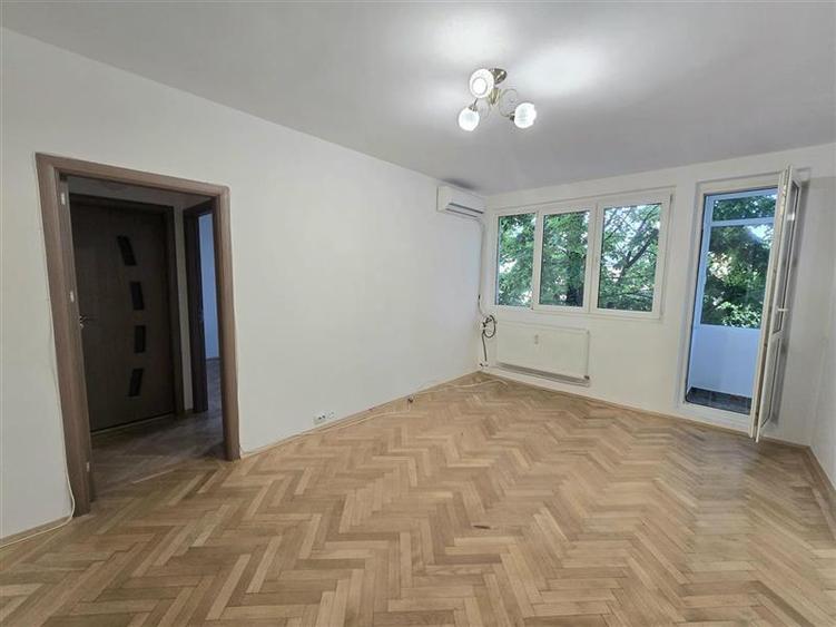 Apartament cu 2 camere semidecomandat în 1 Mai