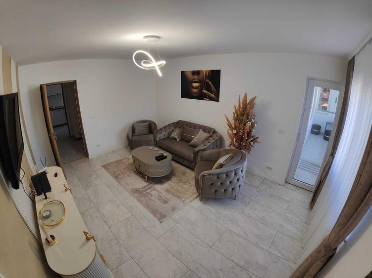 Apartament cu 3 camere decomandat în Ultracentral