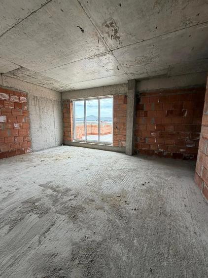 Apartament cu 2 camere decomandat în 1 Decembrie