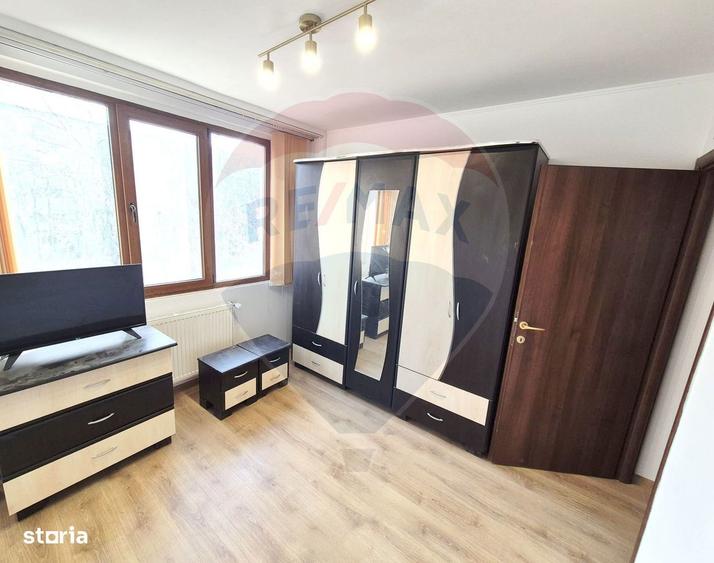 Apartament cu 3 camere decomandat în Drumul Taberei