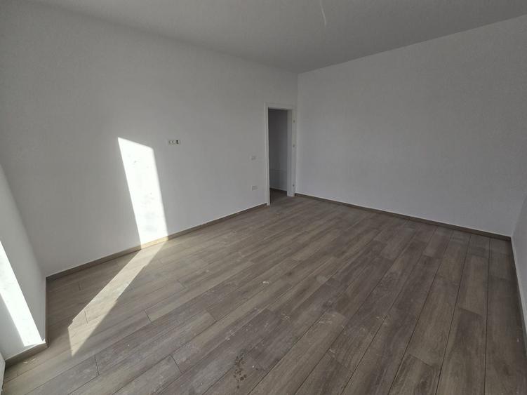 Apartament cu 2 camere decomandat în Girocului