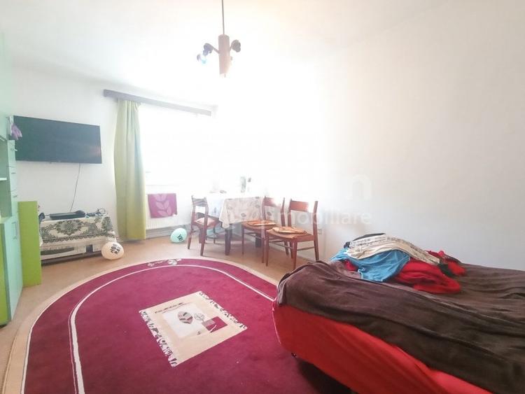 Apartament cu 4 camere decomandat, mobilat în Gruia