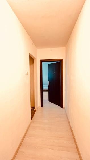 Apartament cu 3 camere semidecomandat în Brâncoveanu