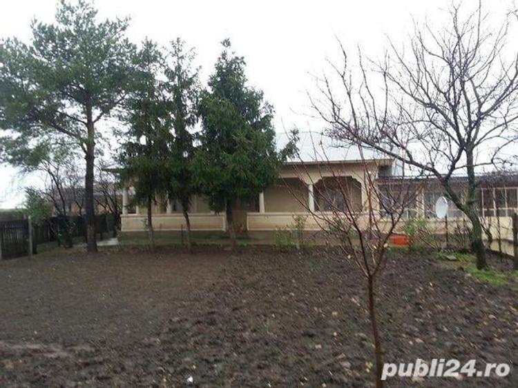 Casă cu 5 camere cu Teren 1300 Mp în Oncești