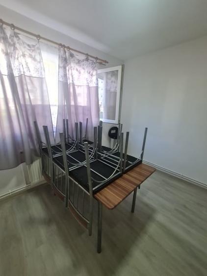 Garsonieră decomandată în Granit