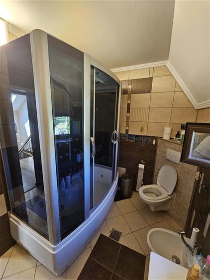 Casă cu 5 camere cu Piscina în Aroneanu