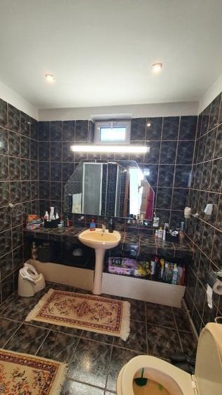 Casă individuală cu 5 camere cu Canalizare în Ultracentral