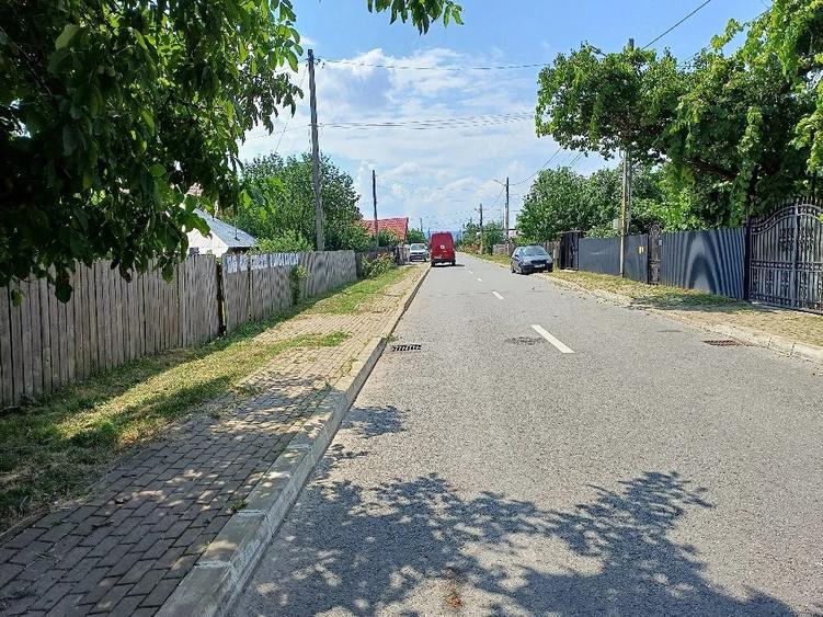 Teren de 1555 mp, în Central