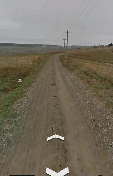 Teren de 2700 mp, în Cerbu