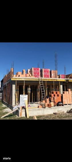 Casă cu 5 camere cu Teren 556 Mp în Exterior Vest