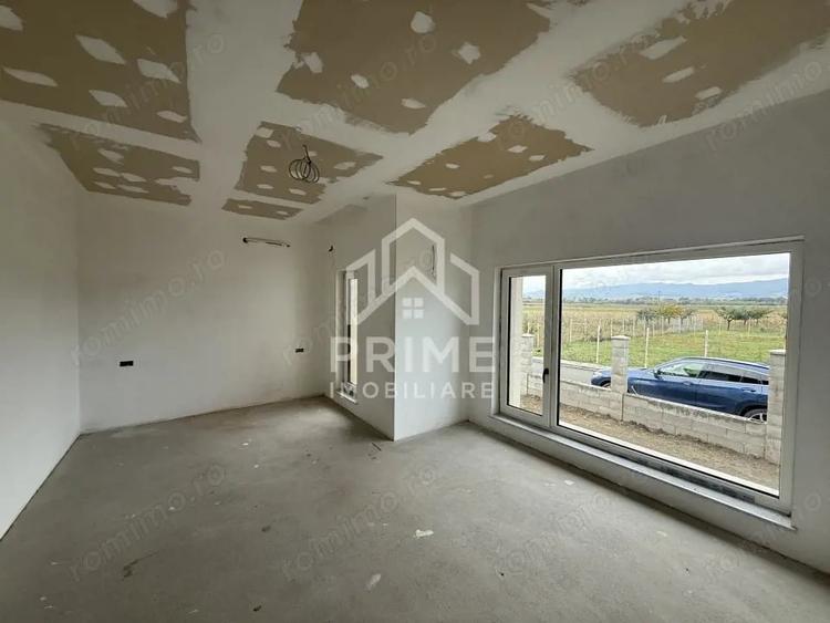 Casă cu 5 camere cu Teren 710 Mp în Ciugud